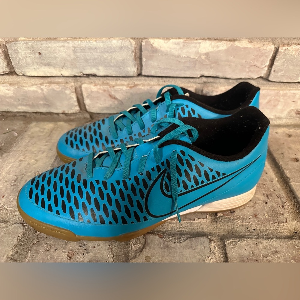 Nike Magista Ola IC 651550-440 Size 11 Indoor Soccer
